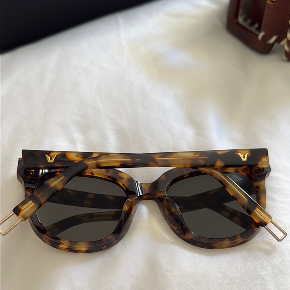 Gentle Monster Brown Sunglasses Oversized Tortoiseshell Design main image 6